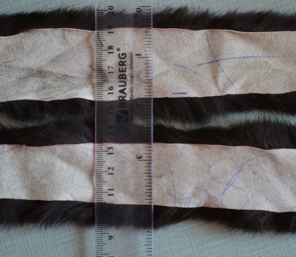 Before stitching the furs you need to align edges