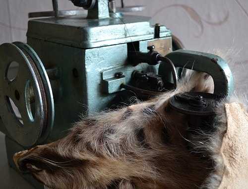 Industrial Fur and Sheepskin Sewing Machine