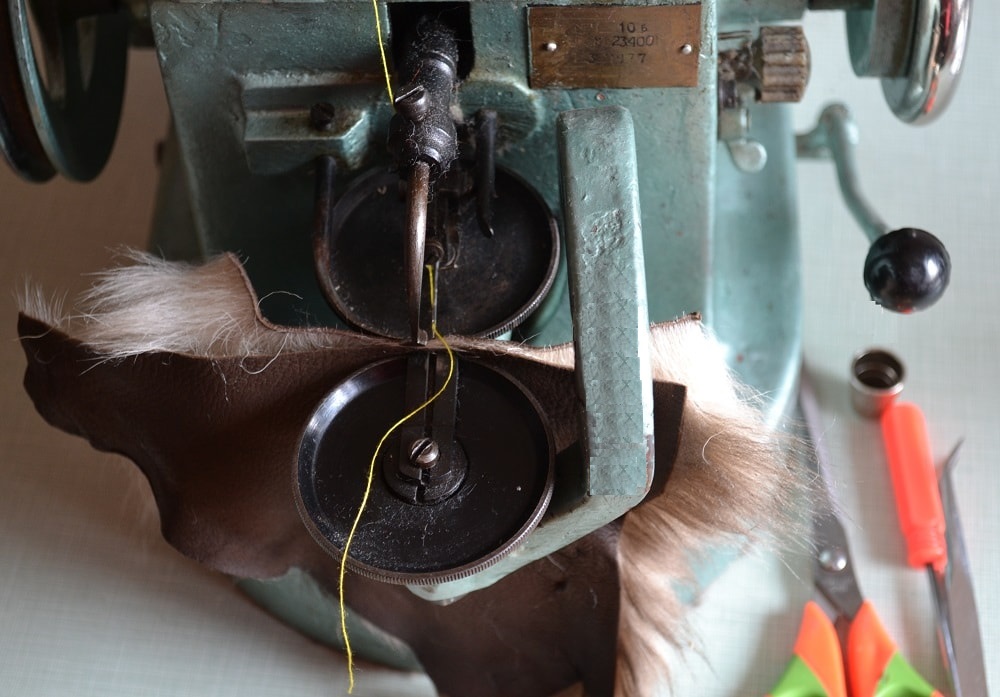 How works a fur sewing machine