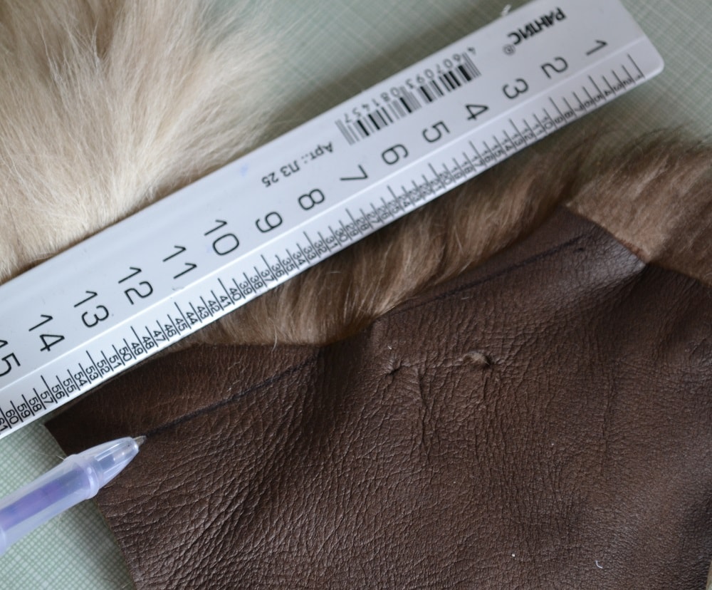 Mark a straight line along furs edges