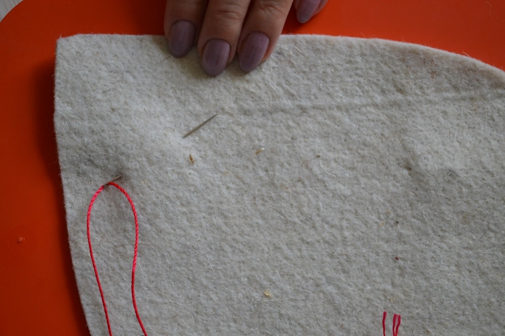 Hand diagonal tacks or diagonal basting