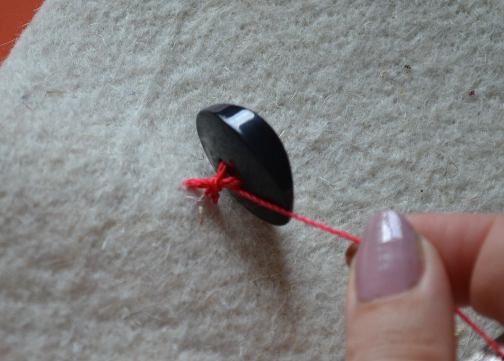 How to wrap thread around the leg