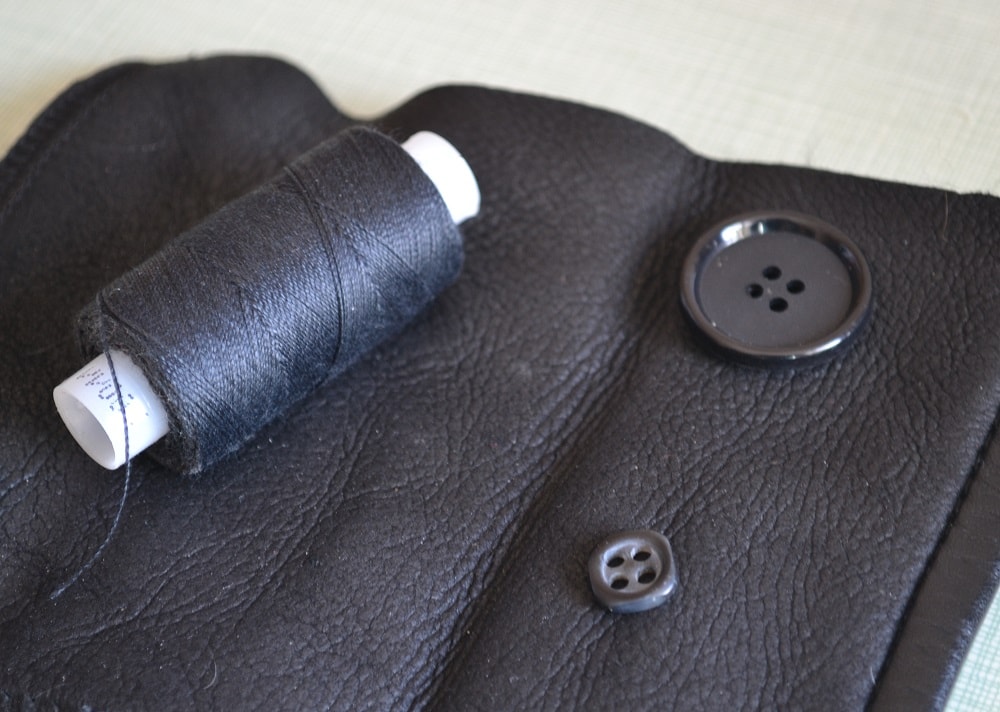 This method you can use to sew a big button