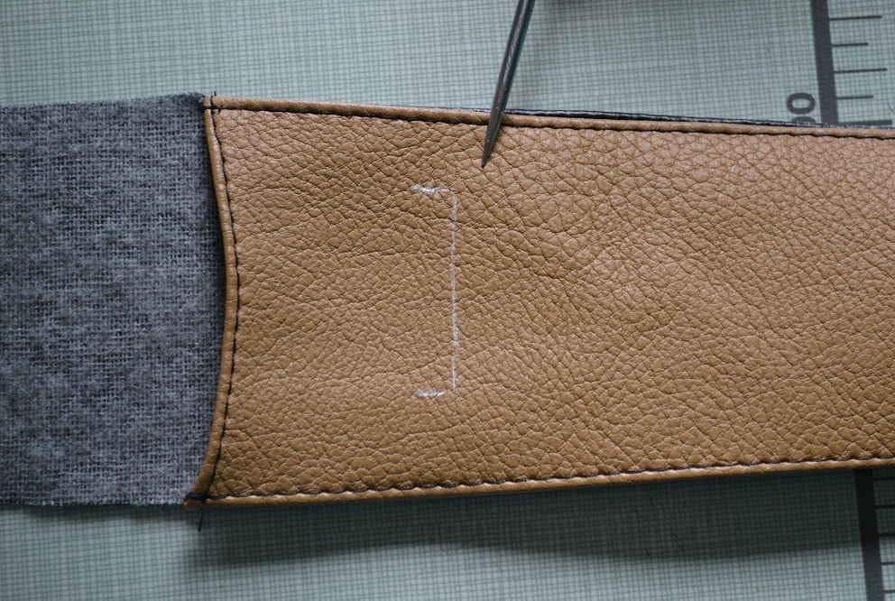 Mark contours of top part oa velcro tape