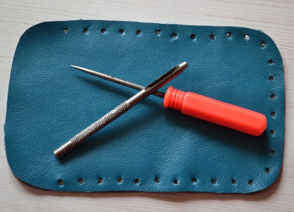 How to use a belt hole punch