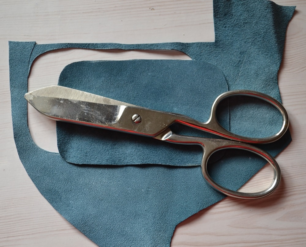 How to cut thick leather