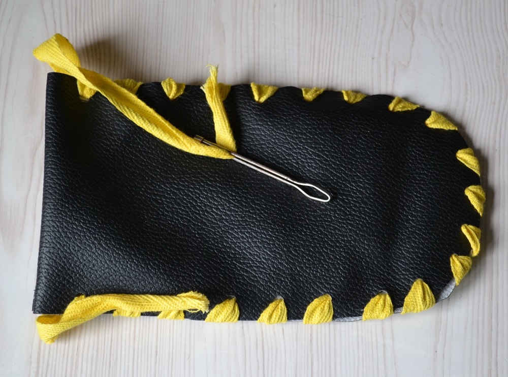 Special tool for pulling the cord