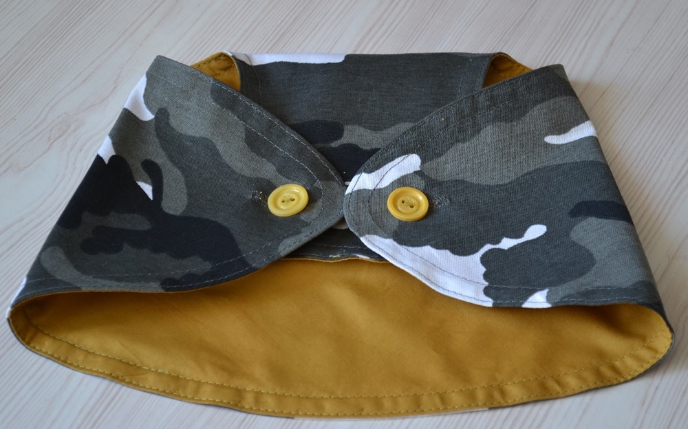 With buttons you can change size a hat