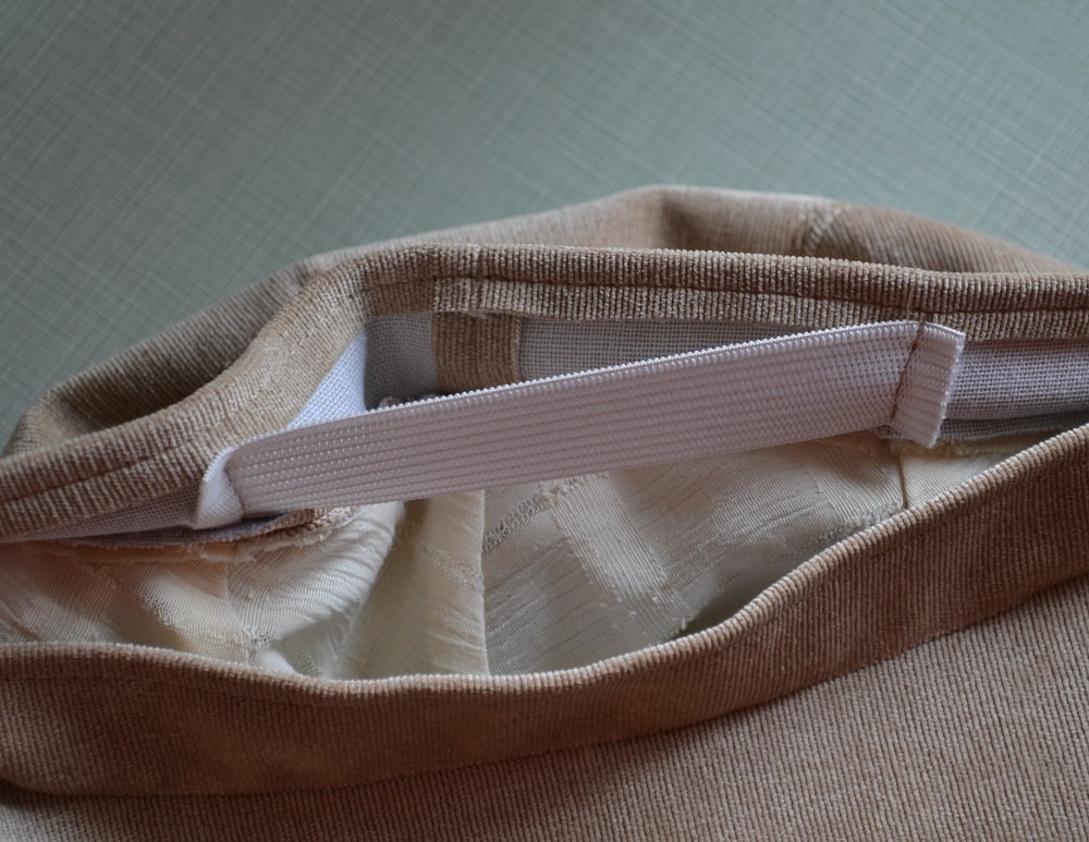 Elastic strip can be installed inside
