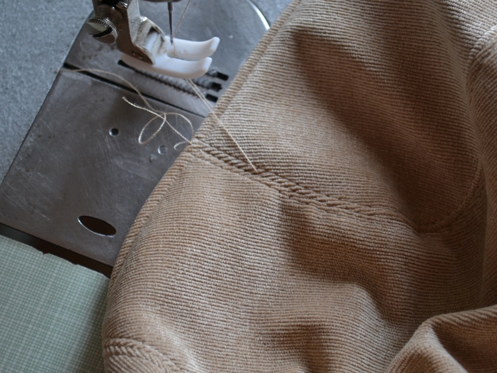 How to fasten inner strip on back seams