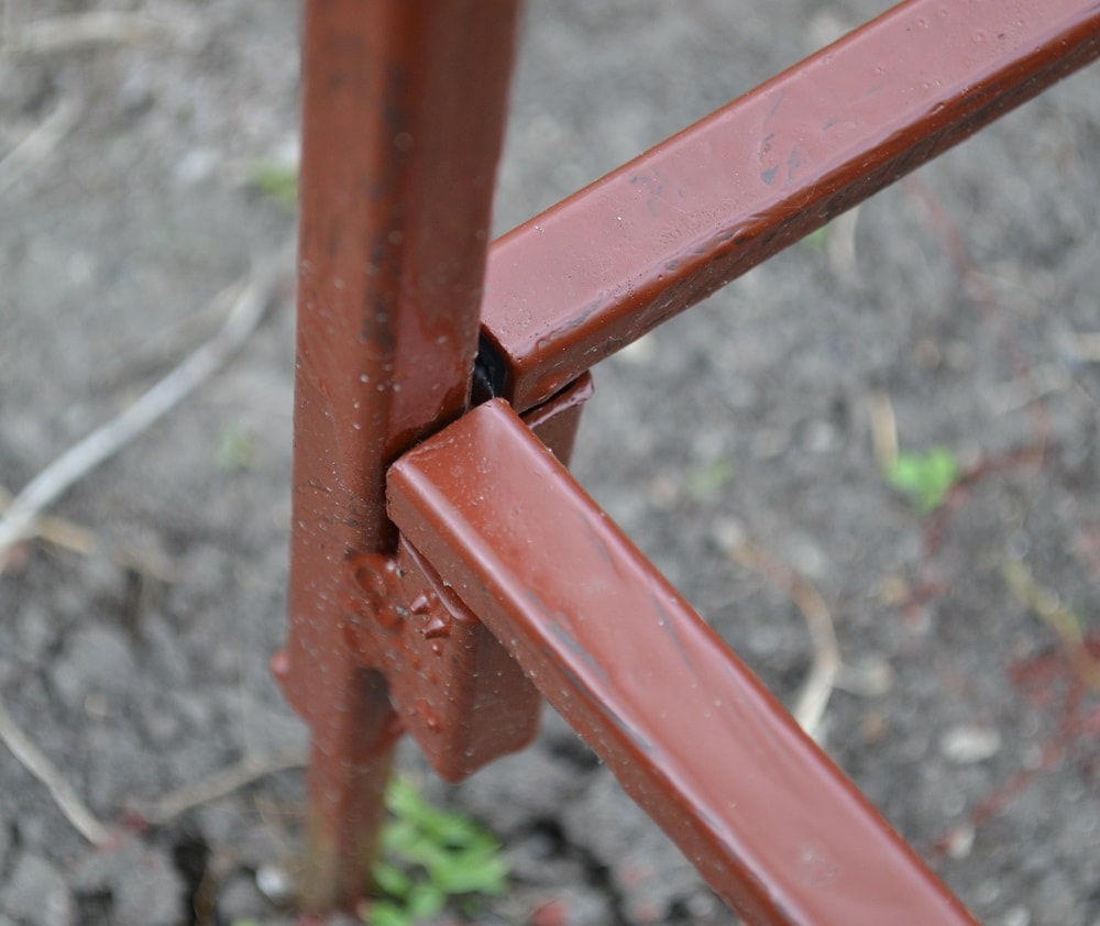 Lower fastening a frame of big greenhouse