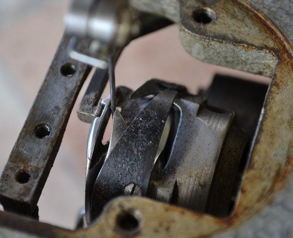 The position of the hook tip near needle