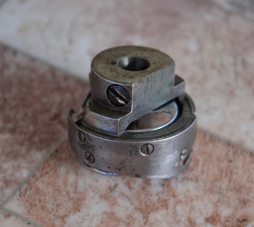 Two screws on shuttle body