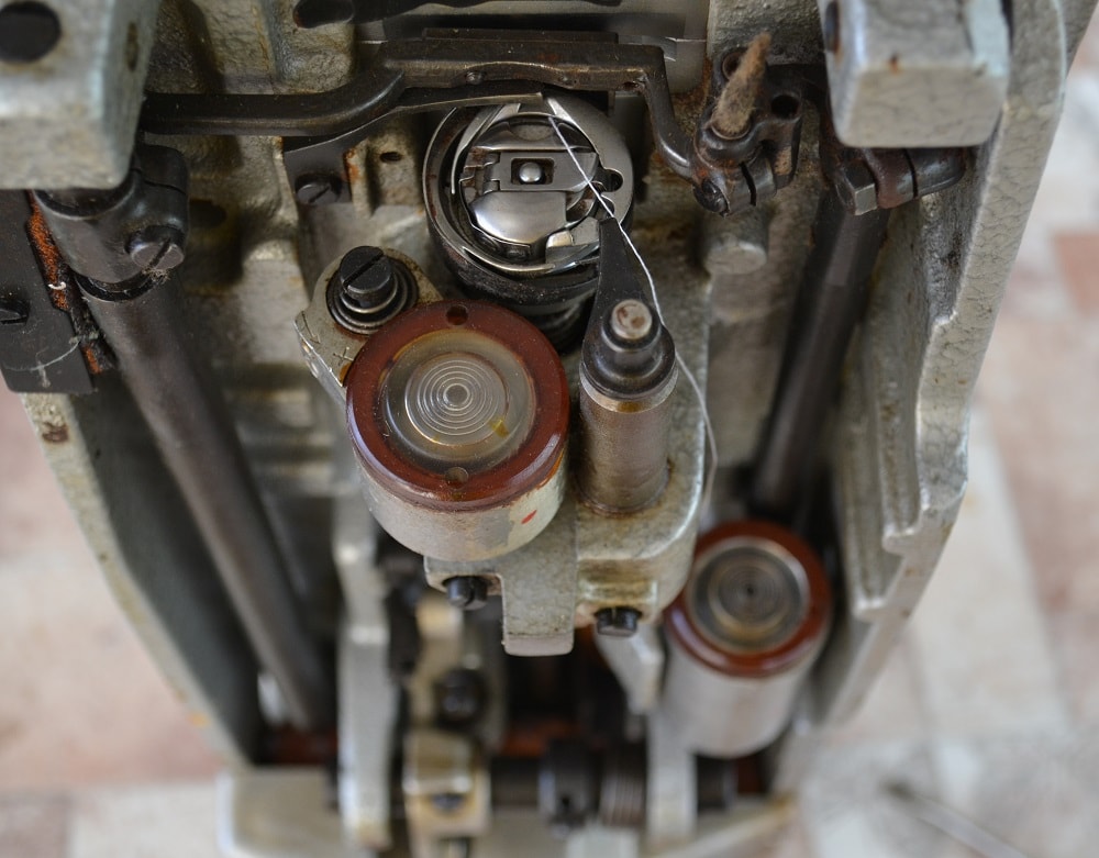 Sewing machine lubrication system