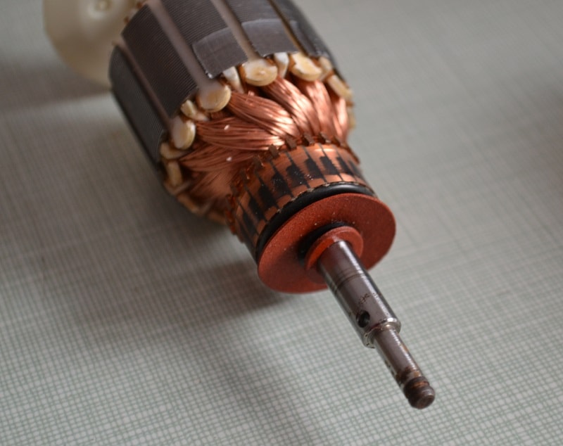 Lacquer covering of copper wire
