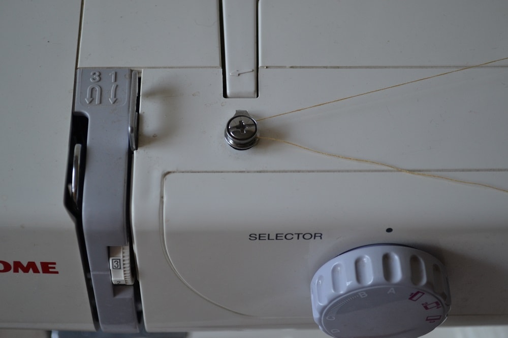 Thread guides and wire hooks