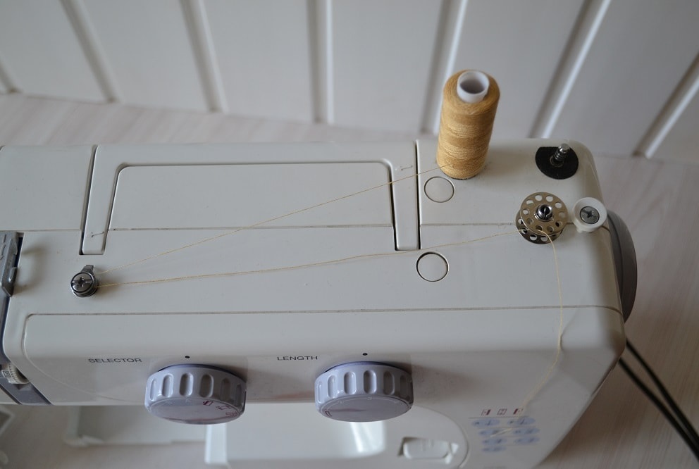 Scheme of threading a bobbin