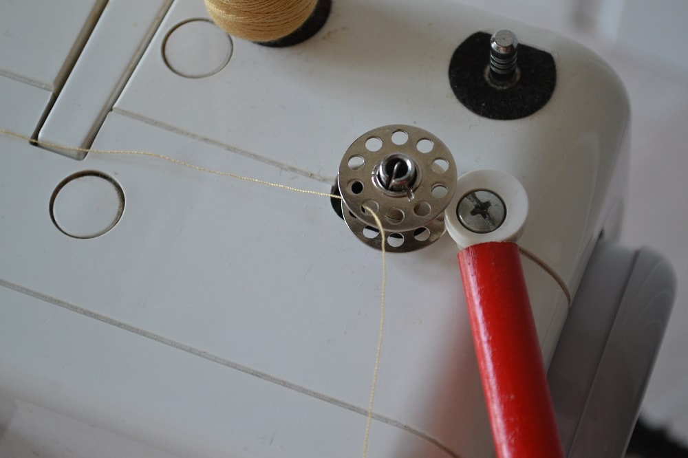 How to turn on thread winder