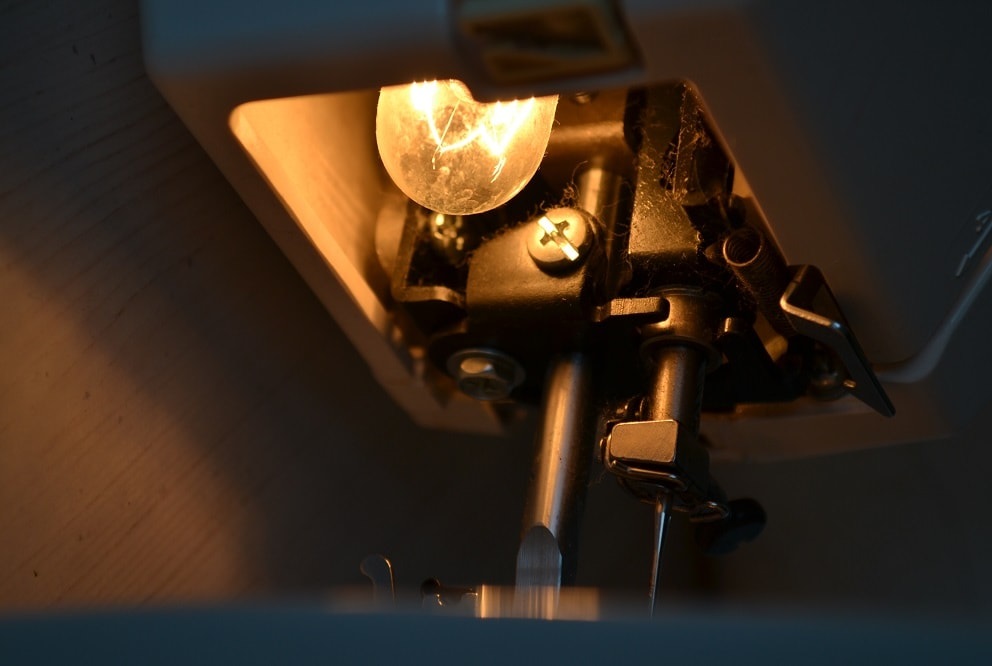 The lighting lamp for sewing machines