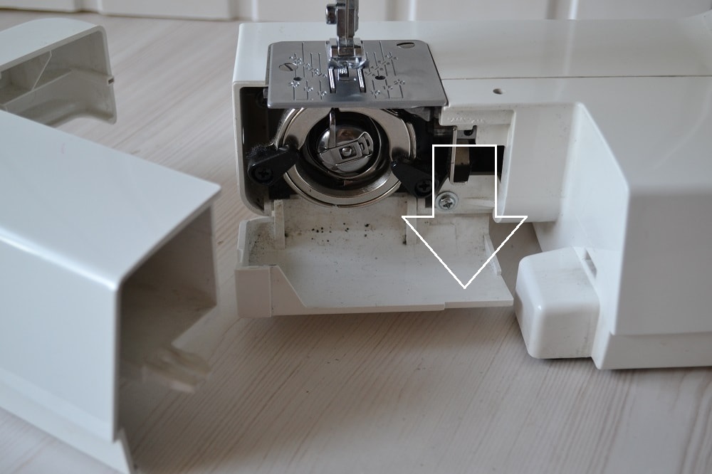 The shuttle and bobbin compartment
