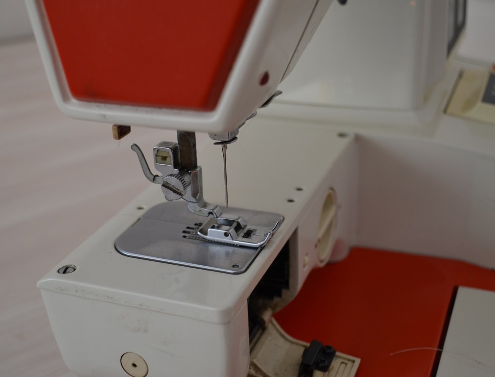 How to remove presser foot