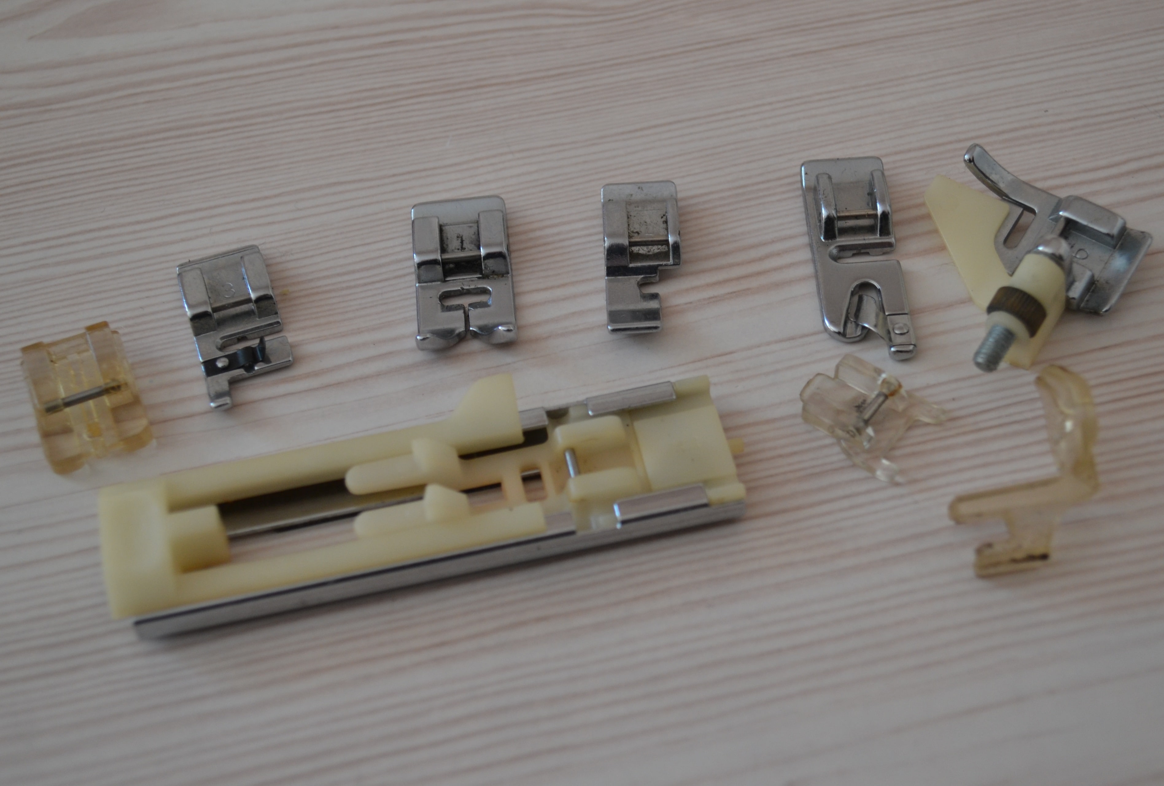 Set of sewing presser feet