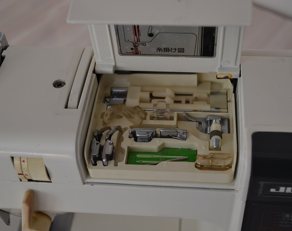 Compartment for presser feet
