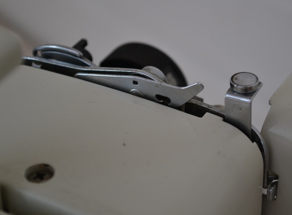 Thread take-up lever