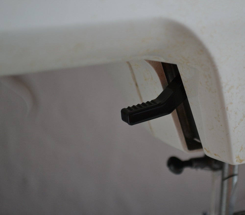 Presser foot lifter lever