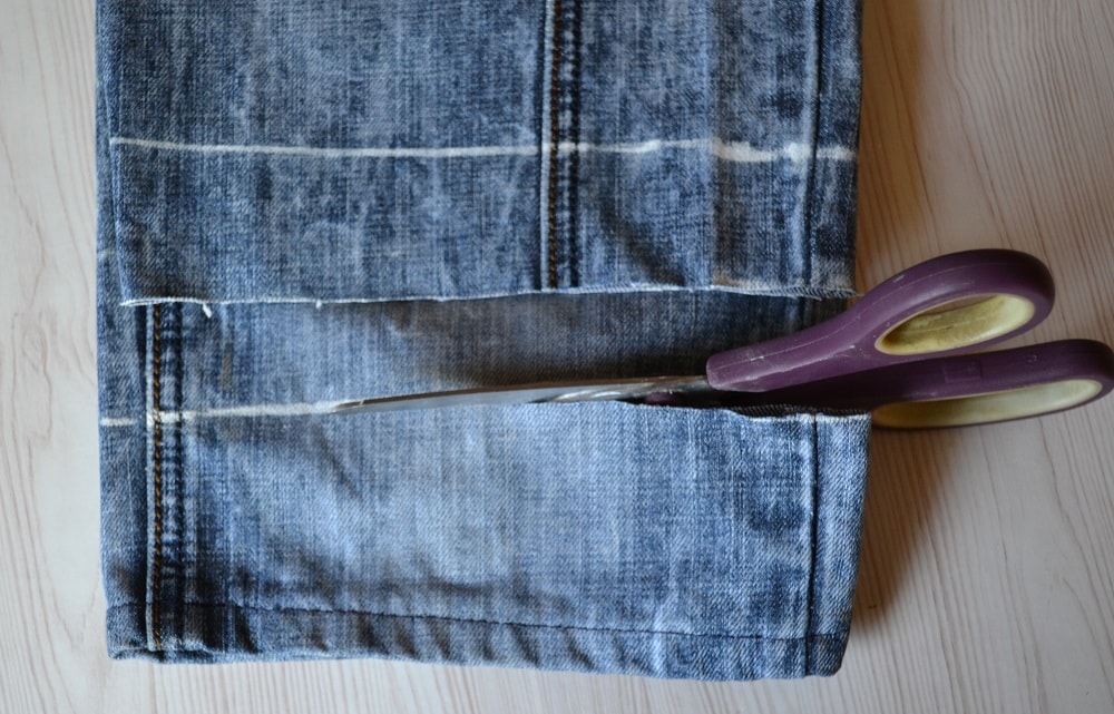 Cutting along hemline of the second leg