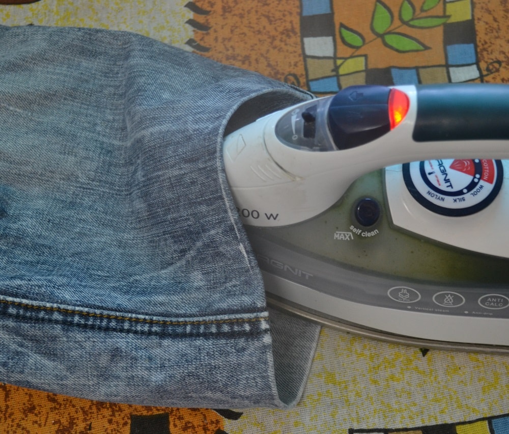 Preparation bottom of jeans for sewing