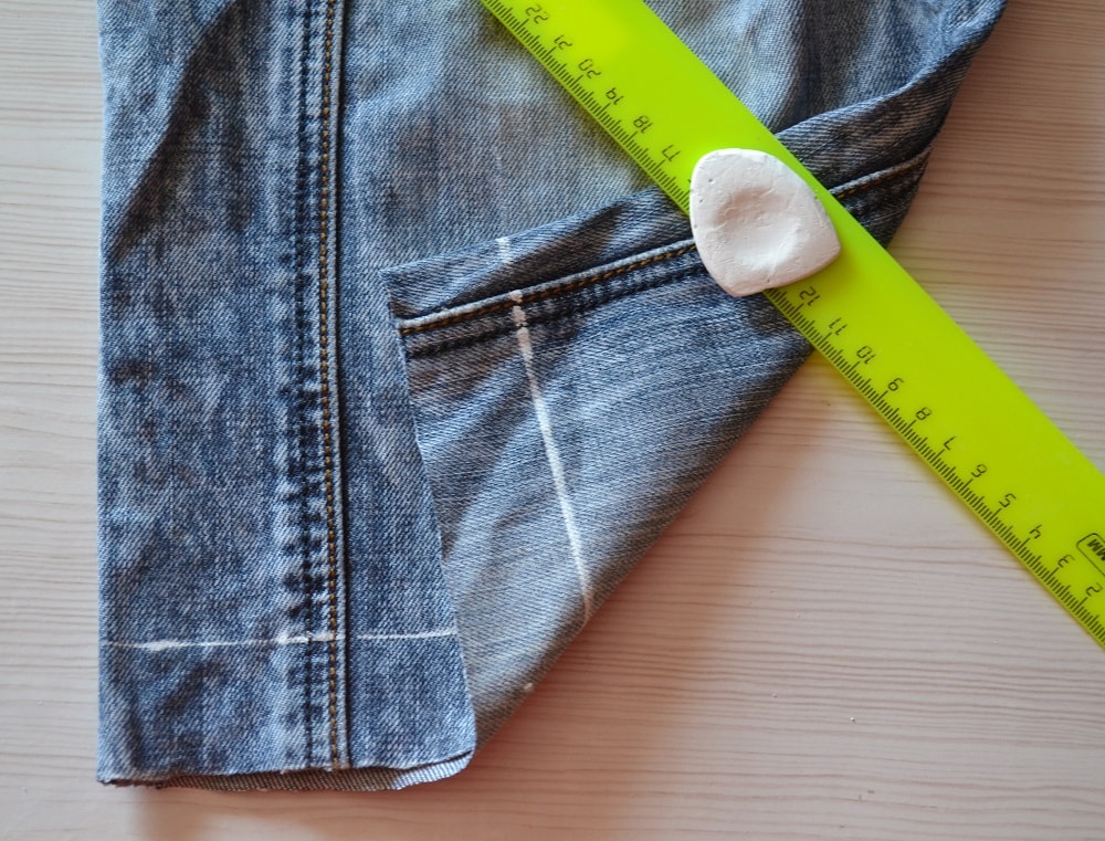 Draw markings line on the backside of jean shorts