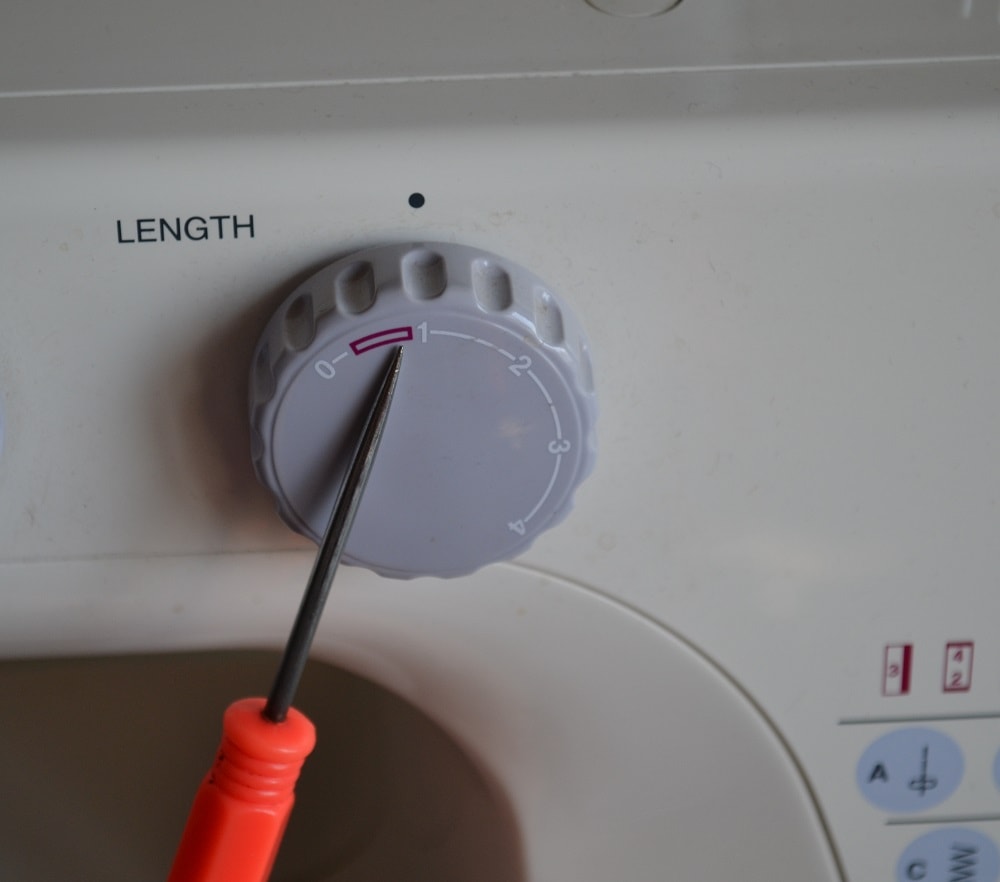 Set small length of straight stitch