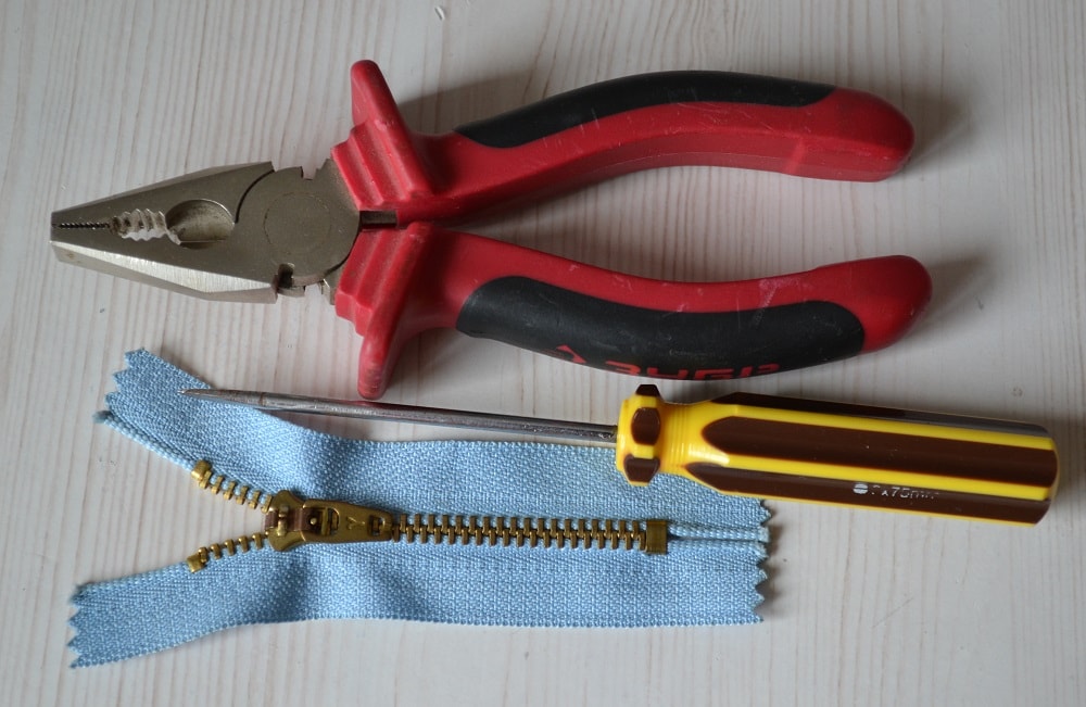 Tools to shorten a length of metal zipper