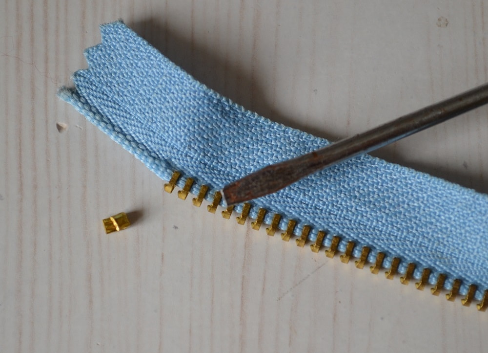 Stoppers of metal zipper