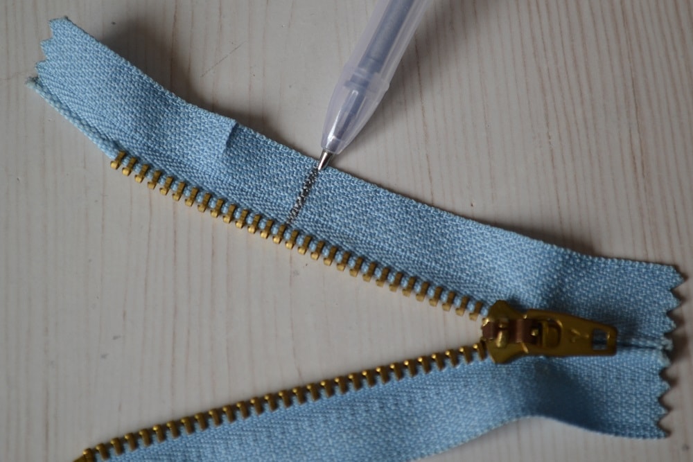 How to trim metal zipper tape