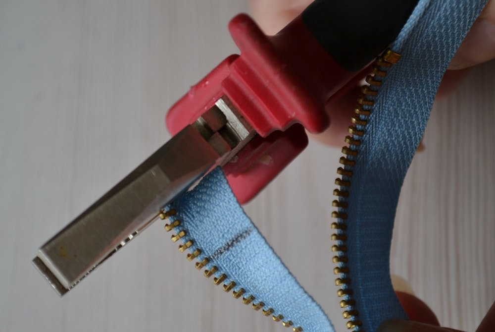 How pull out metal teeth of zipper