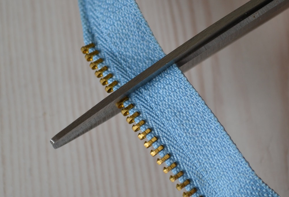 How to shorten a length of a metal zipper