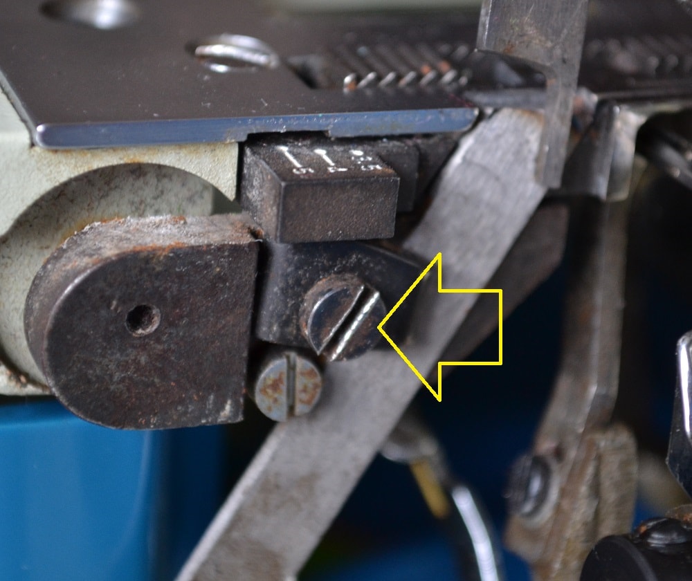 How to change both serger blades