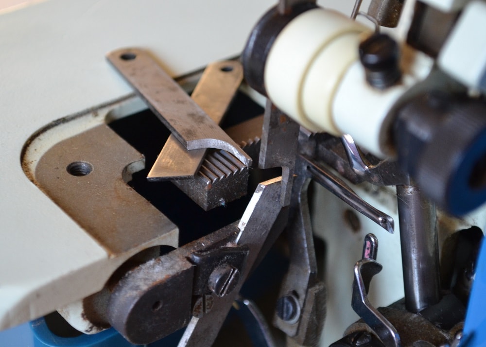 Upper and lower serger knife maintenance