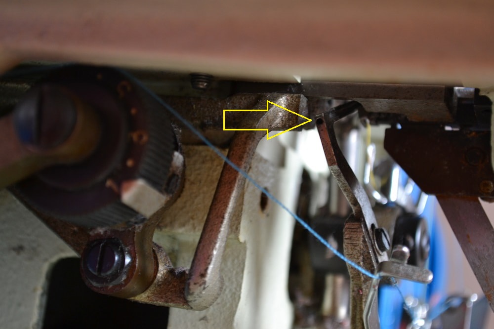Hard-to-reach hole of looper
