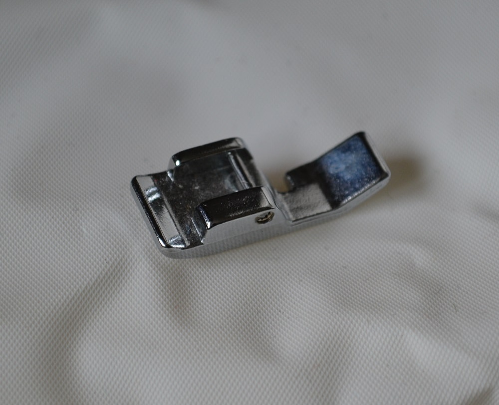 Presser foot for installing zippers