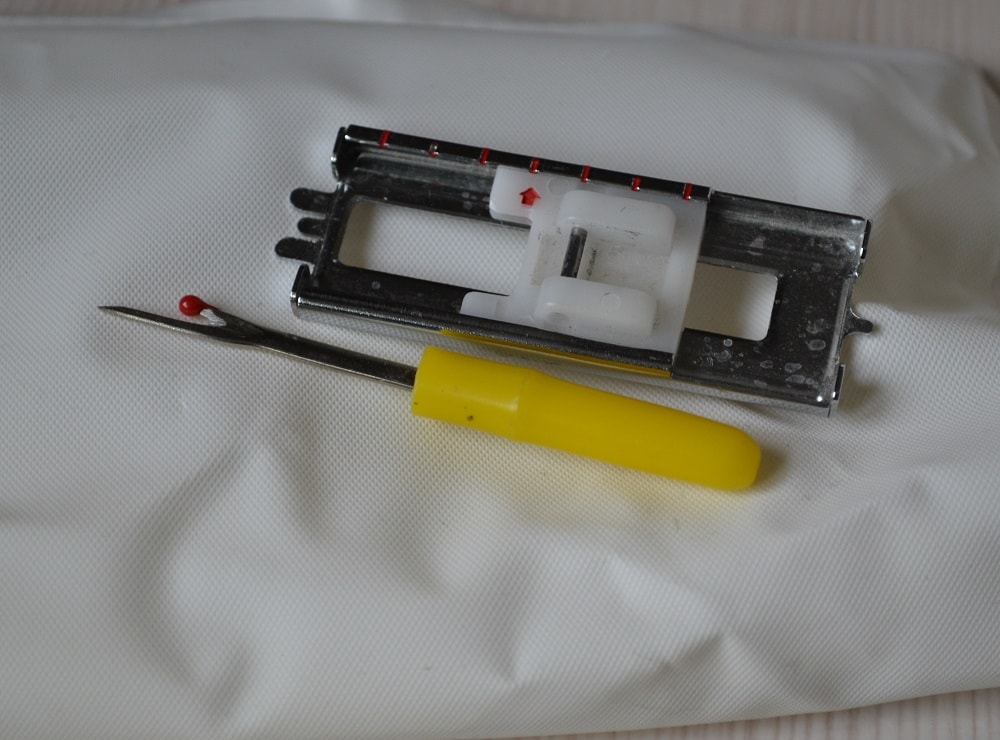 Buttonhole presser foot