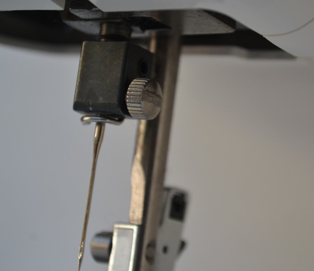 How to loosen the needle clamping