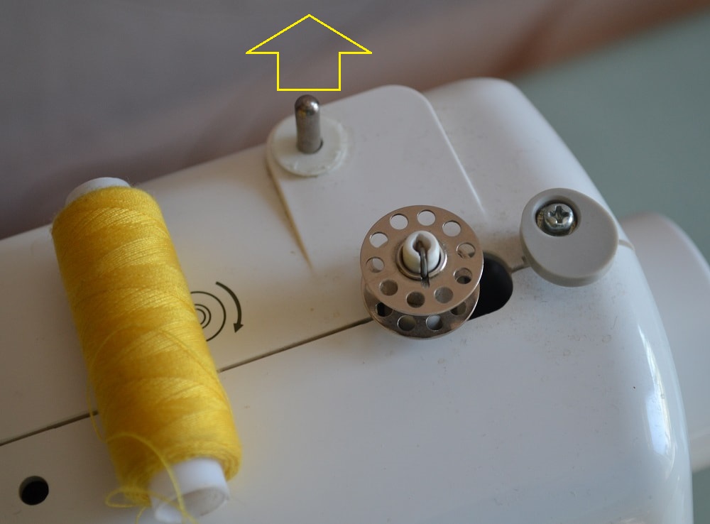 Spindle for setting a coil