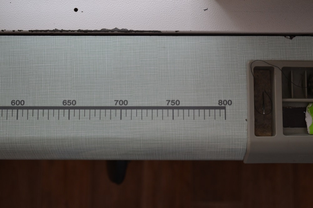 Along a table edge is marked a measuring scale