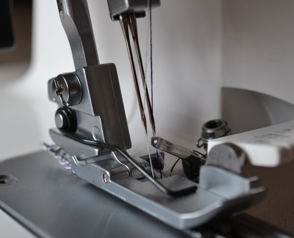 Overlock loopers and needles