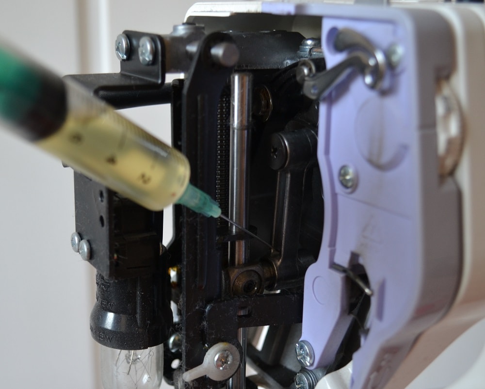 How to oil the metal details of needle bar