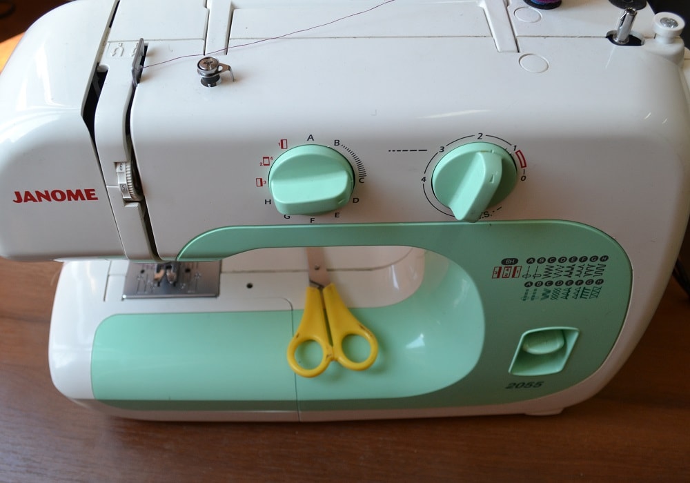 Entry-level model of sewing machines Janome