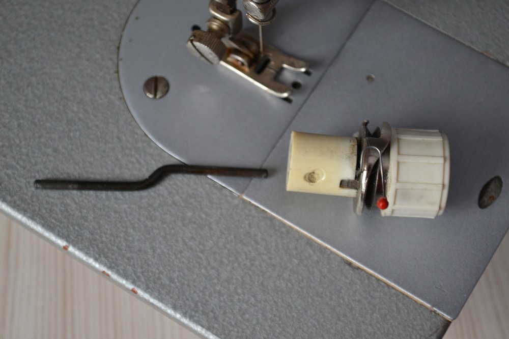 Thread tension assembly